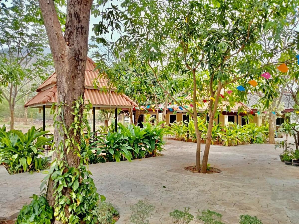 Erawan Guesthouse Pakse Buitenkant foto