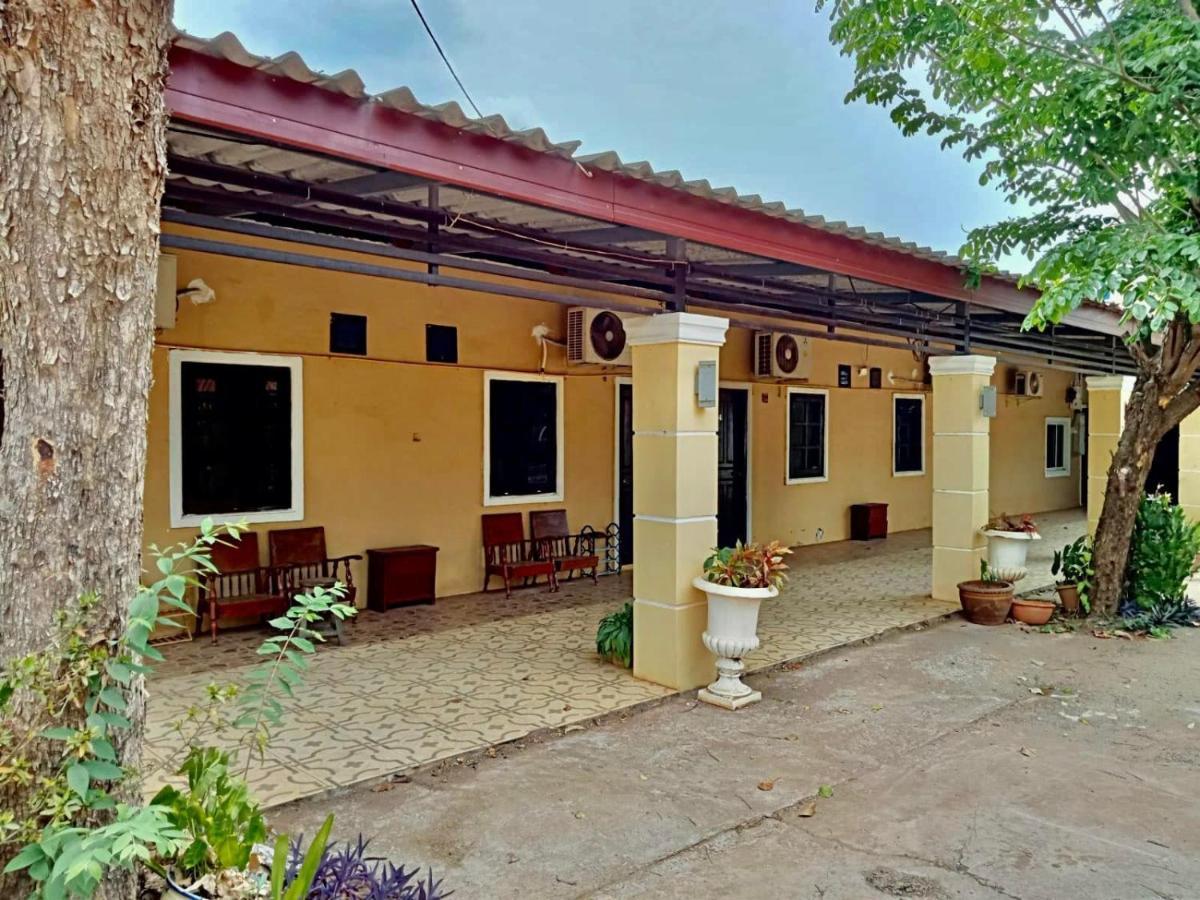 Erawan Guesthouse Pakse Buitenkant foto