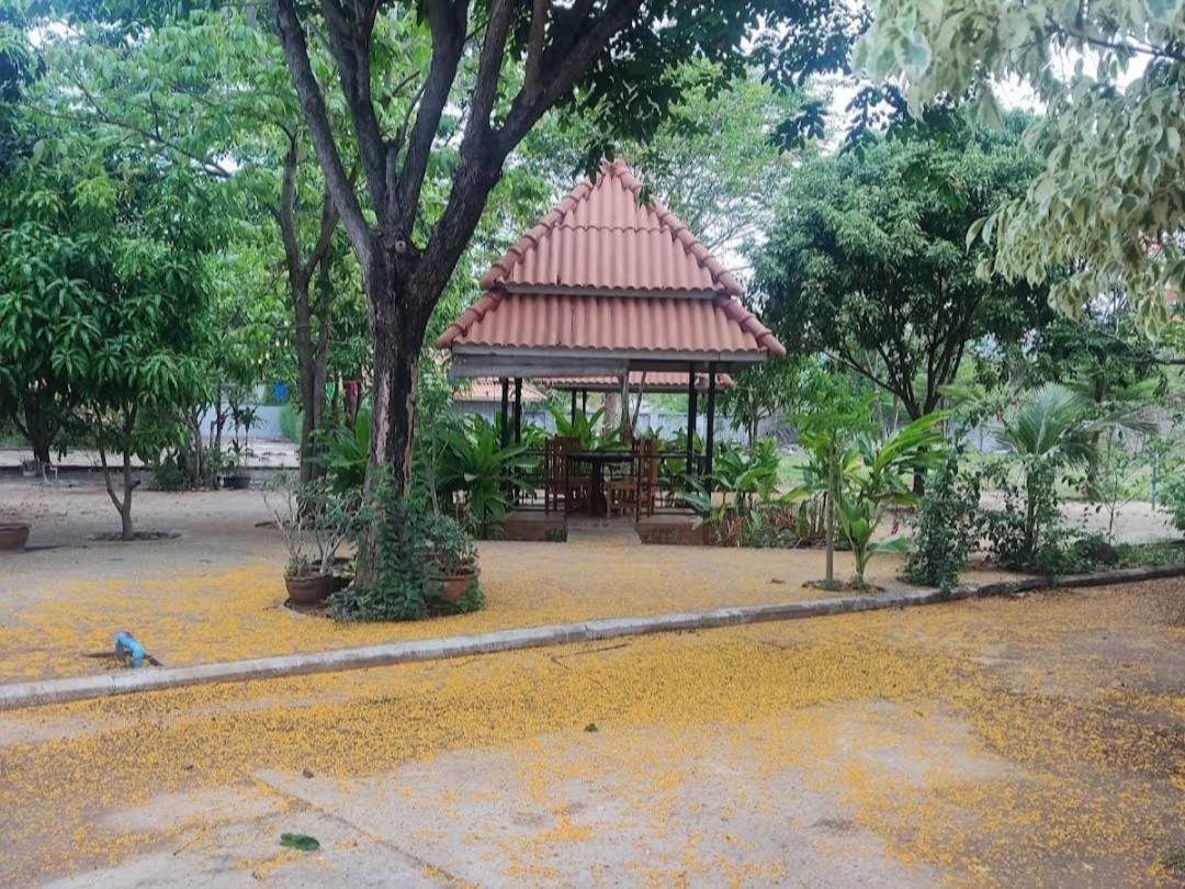 Erawan Guesthouse Pakse Buitenkant foto