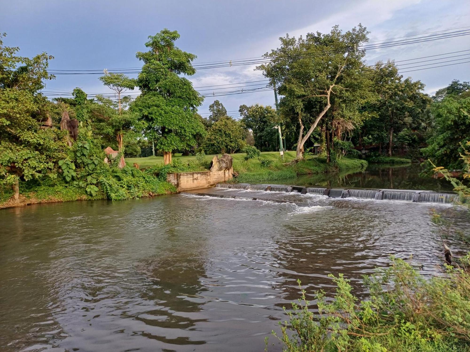 Erawan Guesthouse Pakse Buitenkant foto