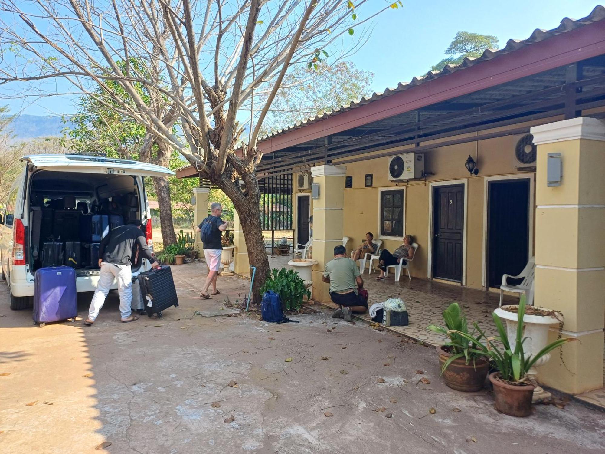 Erawan Guesthouse Pakse Buitenkant foto